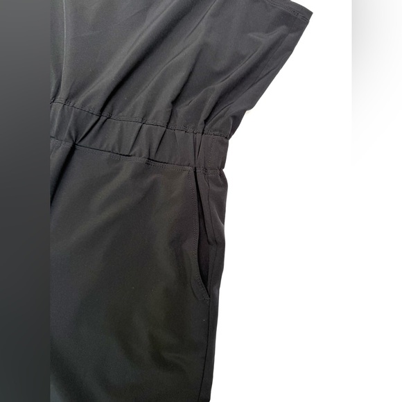 NWT Banana Republic Classic Black
V-Neck Sleeveless Cropped Jumpsuit XS - Picture 4 of 16